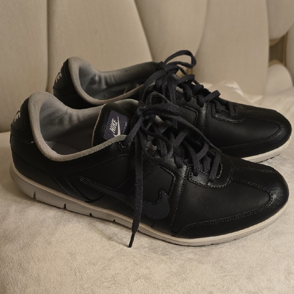 Nike Black and White Classic Sneakers - Picture 3 of 10